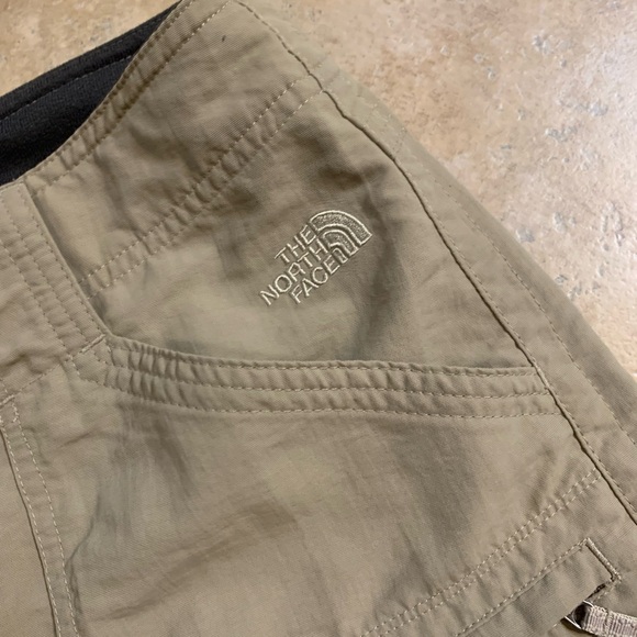Womens North Face Hiking Shorts SZ 12 - Picture 2 of 4